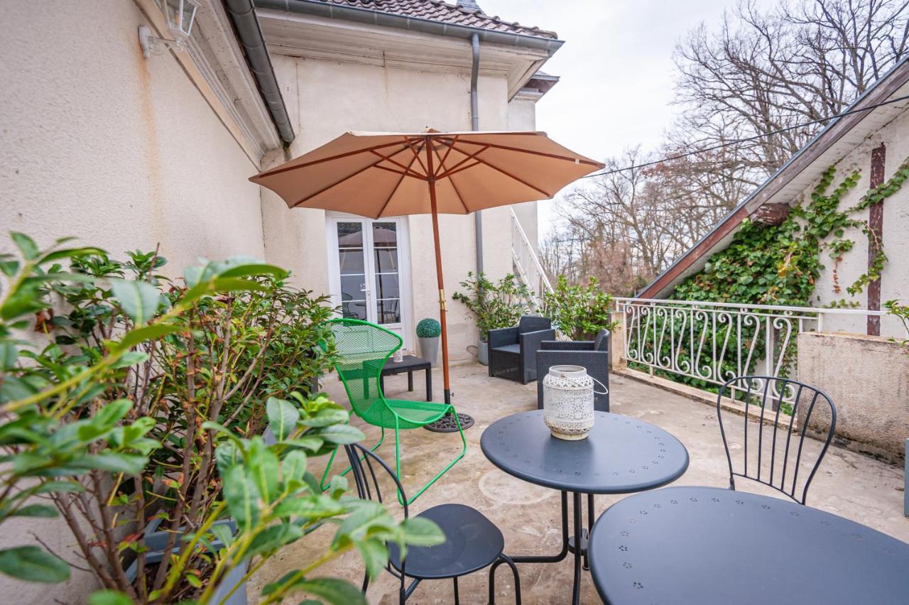 Chateau Des Ayes - Chambres & Suites Saint-Etienne-de-Saint-Geoirs Экстерьер фото