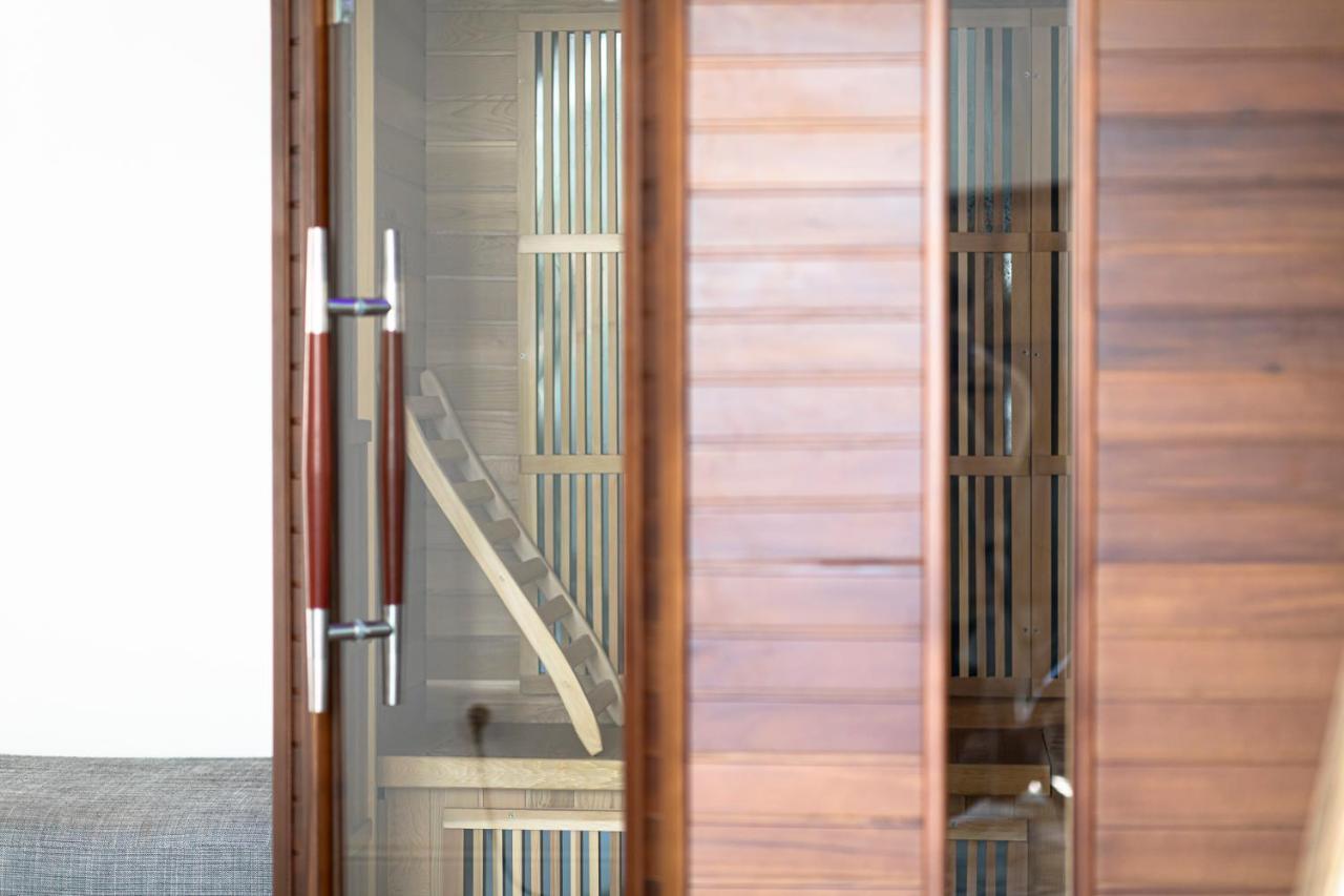 Chateau Des Ayes - Chambres & Suites Saint-Etienne-de-Saint-Geoirs Экстерьер фото