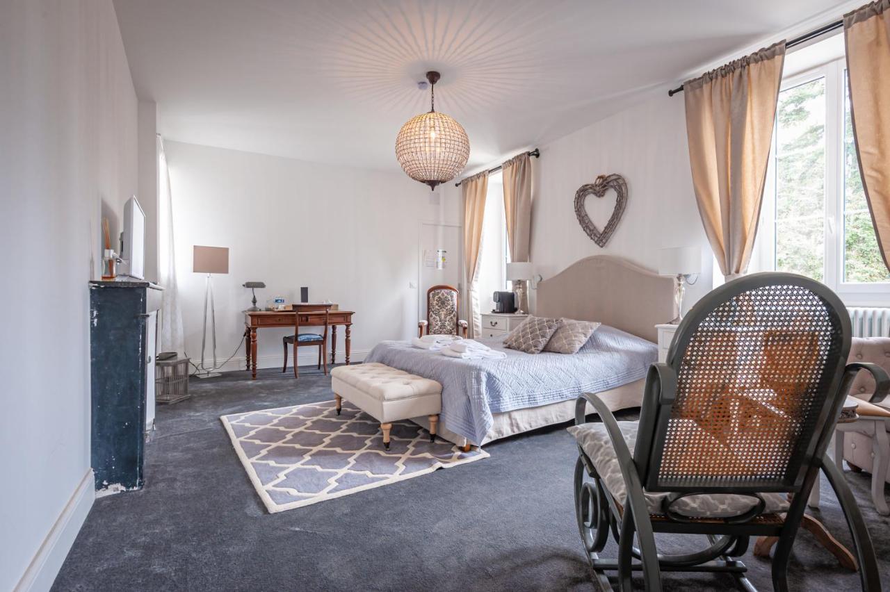 Chateau Des Ayes - Chambres & Suites Saint-Etienne-de-Saint-Geoirs Экстерьер фото