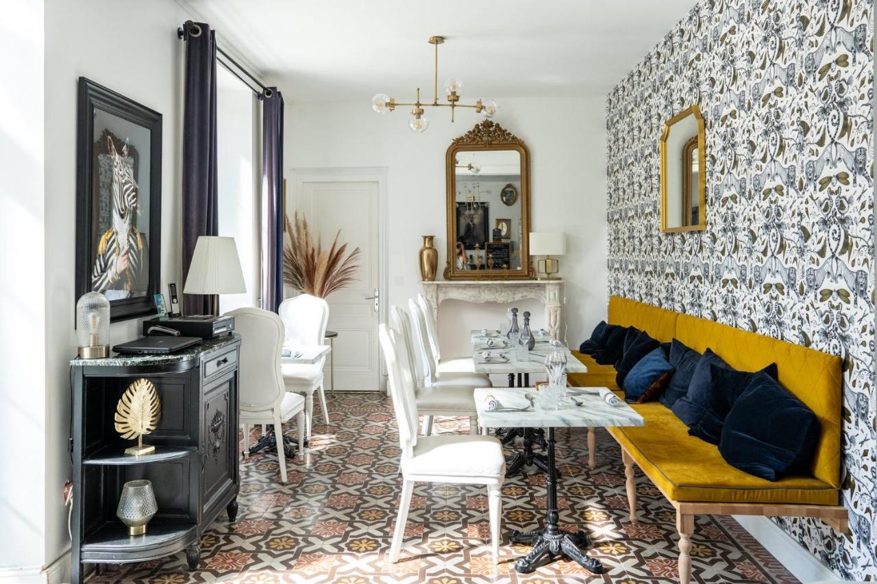 Chateau Des Ayes - Chambres & Suites Saint-Etienne-de-Saint-Geoirs Экстерьер фото