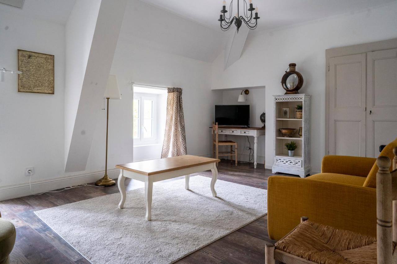 Chateau Des Ayes - Chambres & Suites Saint-Etienne-de-Saint-Geoirs Экстерьер фото