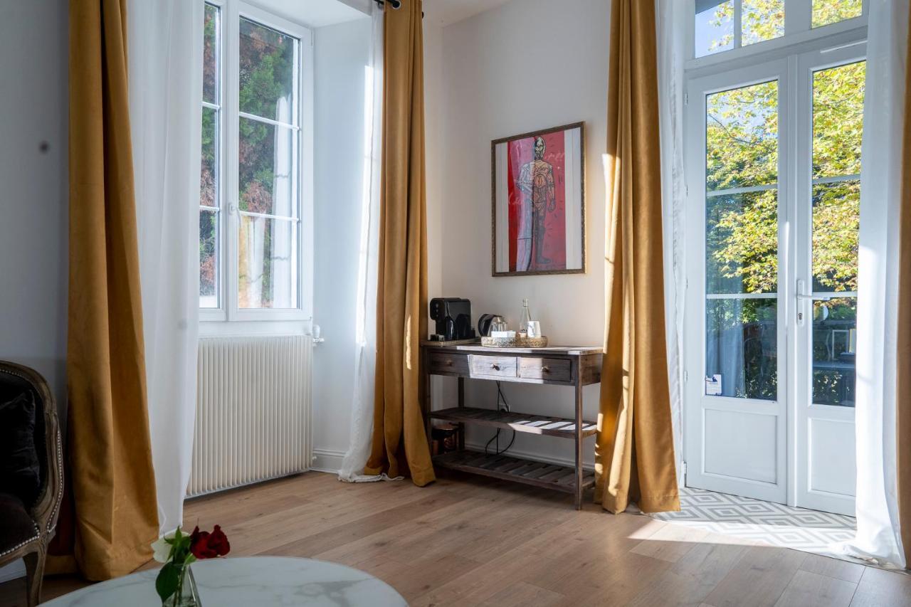 Chateau Des Ayes - Chambres & Suites Saint-Etienne-de-Saint-Geoirs Экстерьер фото