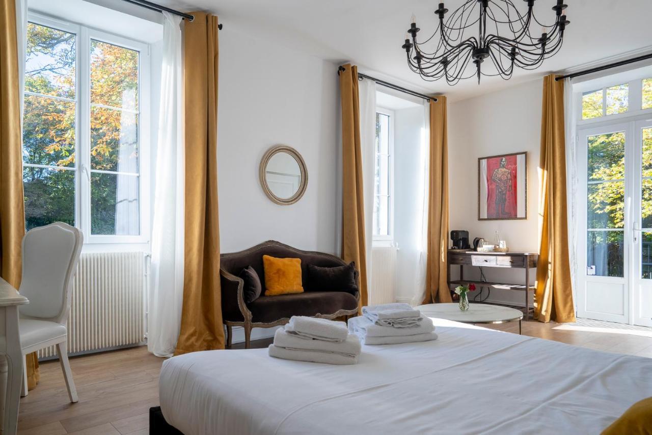 Chateau Des Ayes - Chambres & Suites Saint-Etienne-de-Saint-Geoirs Экстерьер фото